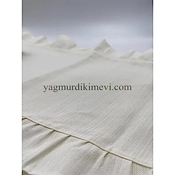 Naturel fırfırlı keten kumaş masa örtüsü zarif tasarımı ile