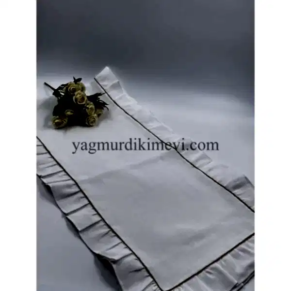 Naturel fırfırlı keten kumaş masa örtüsü zarif tasarımı ile