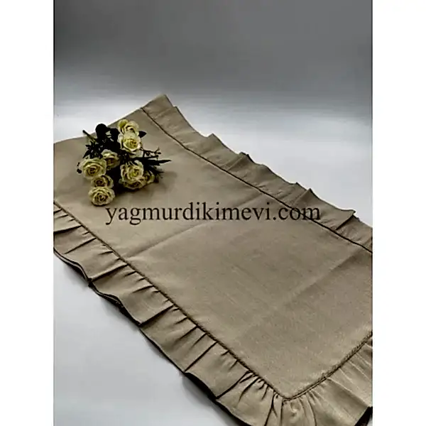 Naturel fırfırlı keten kumaş masa örtüsü zarif tasarımı ile