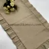 Naturel fırfırlı keten kumaş masa örtüsü zarif tasarımı ile