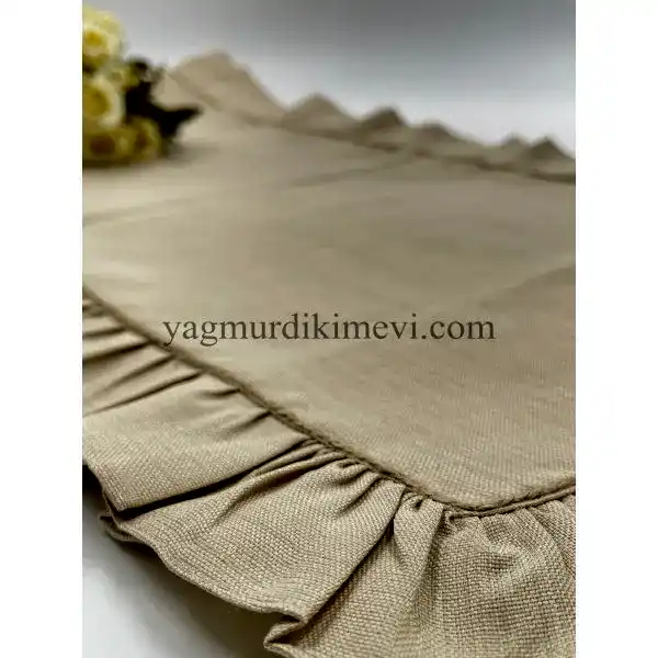 Naturel fırfırlı keten kumaş masa örtüsü zarif tasarımı ile