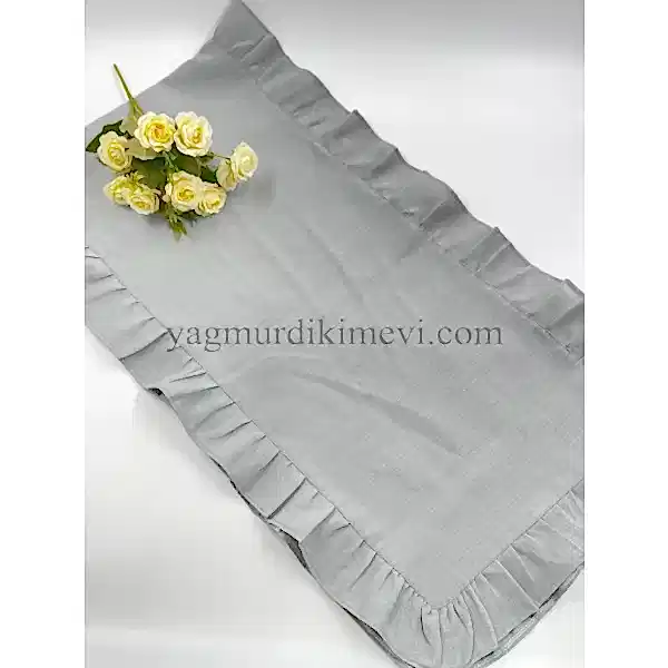 Naturel Fırfırlı Keten Kumaş Masa Örtüsü Naturel fırfırlı keten kumaş masa örtüsü zarif tasarımı ile