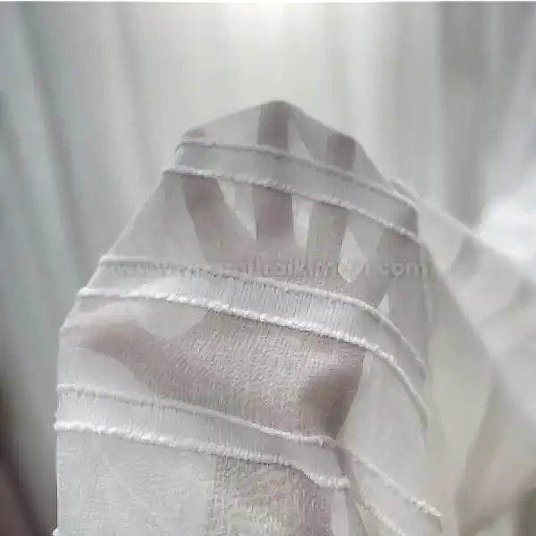 alt="Püsküllü Lüks Keten Tül Perde - Ağır Gramaj, Natürel Doku ve Gösterişli Püskül"