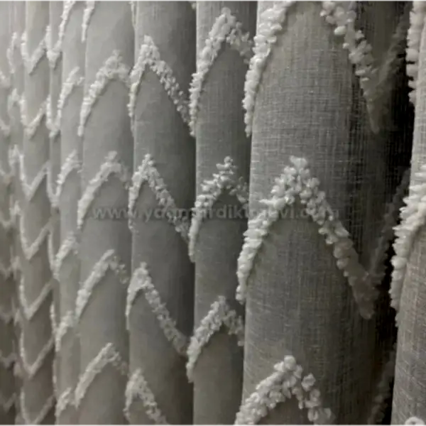  Zigzag desenli püsküllü lüks keten tül perde – ağır gramajlı, dokulu ve modern perde modeli