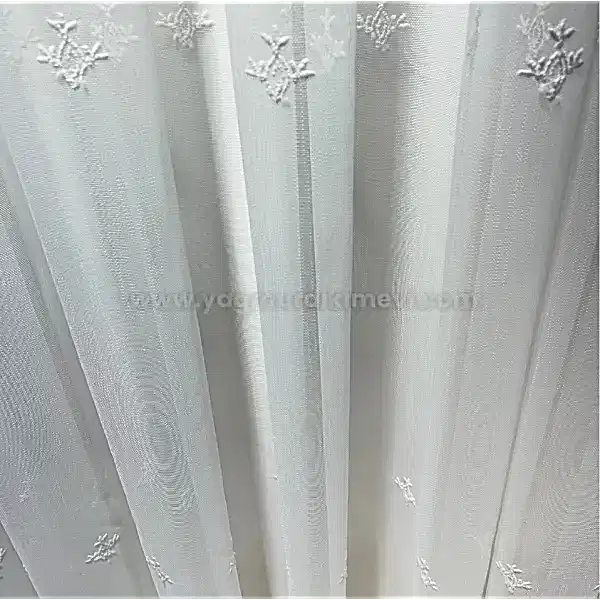  Çiçek desenli güpürlü tül perde – hafif, modern ve zarif tül perde modeli