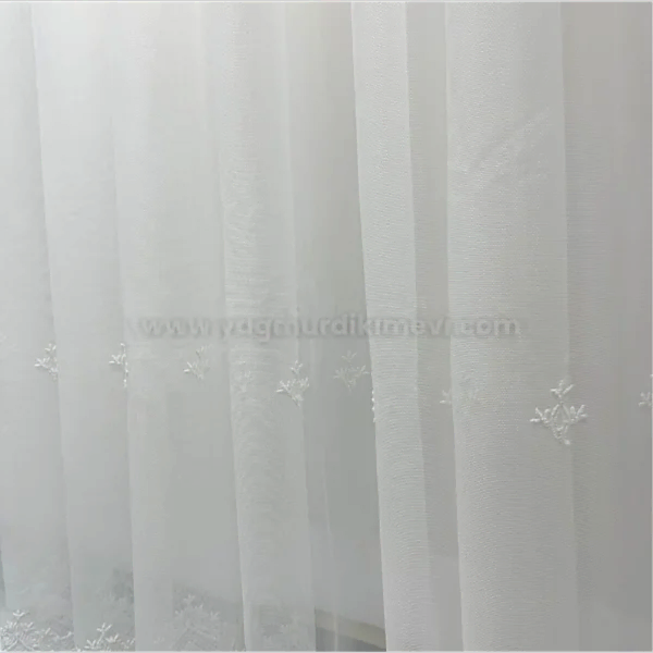  Çiçek desenli güpürlü tül perde – hafif, modern ve zarif tül perde modeli