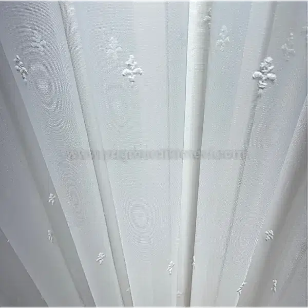 Dolgun çiçek desenli güpürlü tül perde – geniş motifli, gösterişli ve zarif model