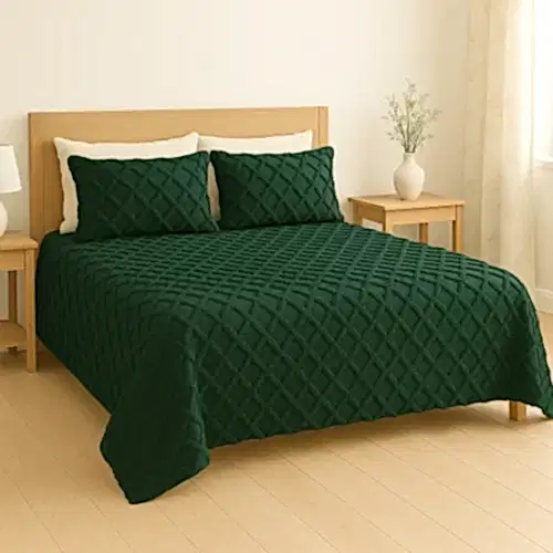 Üçgen Modern Desenli Zümrüt Yeşili Renk Püsküllü Yatak Örtüsü Seti – Ultra Konfor & Özel Tasarım