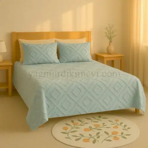 Geometrik Desen Açık Mavi Renk Püsküllü Yatak Örtüsü Seti – Ultra Konfor & Özel Tasarım