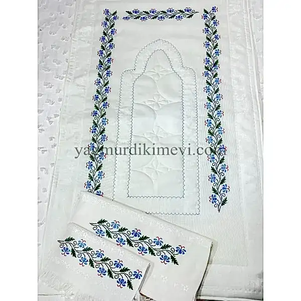  Kanaviçe işlemeli seccade takımı ve havlular