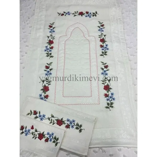  Kanaviçe işlemeli seccade takımı ve havlular