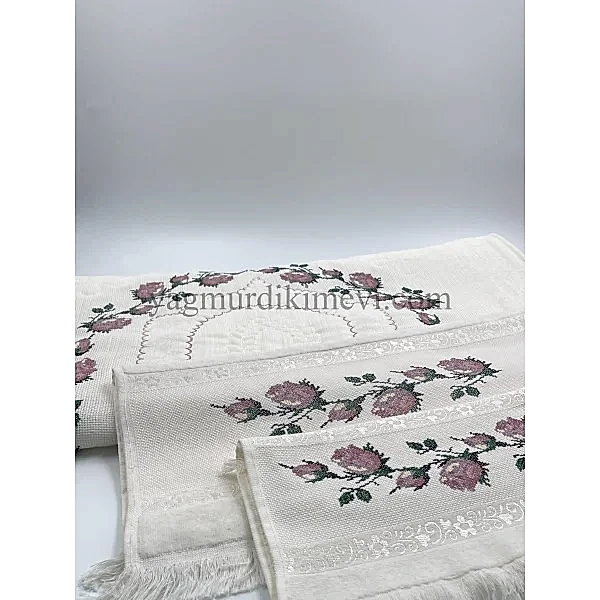  Kanaviçe işlemeli seccade takımı ve havlular