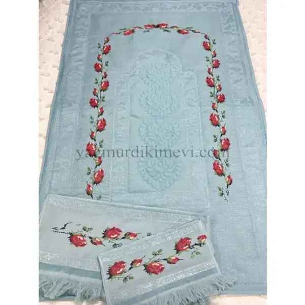  Kanaviçe işlemeli seccade takımı ve havlular