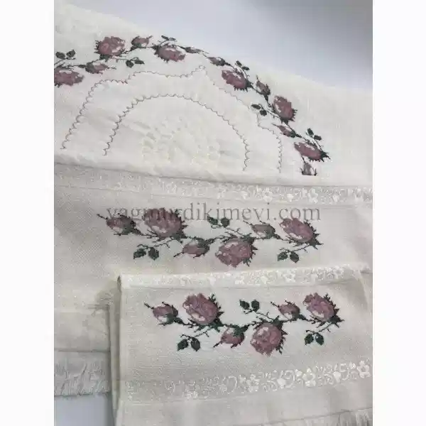  Kanaviçe işlemeli seccade takımı ve havlular