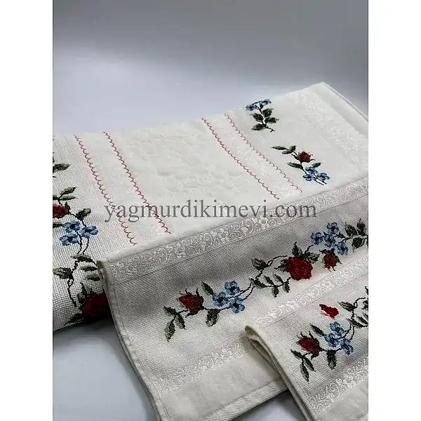  Kanaviçe işlemeli seccade takımı ve havlular