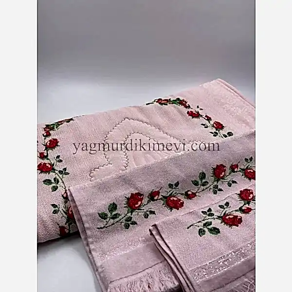  Kanaviçe işlemeli seccade takımı ve havlular