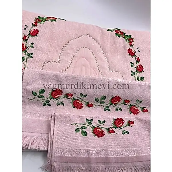  Kanaviçe işlemeli seccade takımı ve havlular