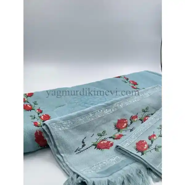  Kanaviçe işlemeli seccade takımı ve havlular