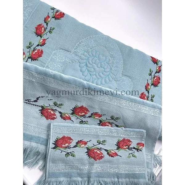  Kanaviçe işlemeli seccade takımı ve havlular