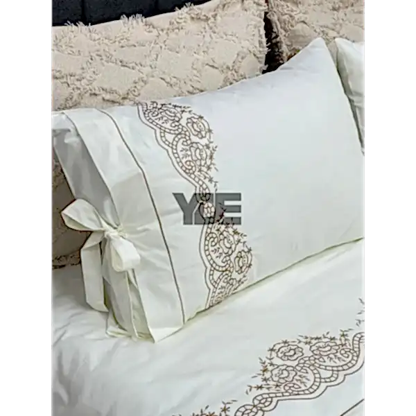 7 Parça Çeyizlik Nakışlı Nevresim Takımı ve Püsküllü Pike Örtüsü