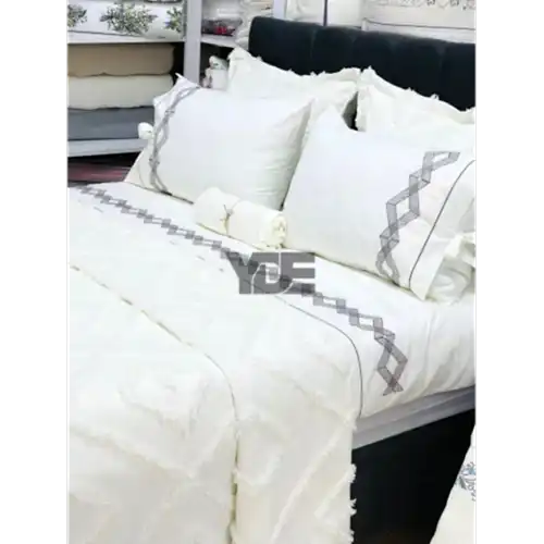 7 Parça Çeyizlik Nakışlı Nevresim Takımı ve Püsküllü Pike Örtüsü Seti