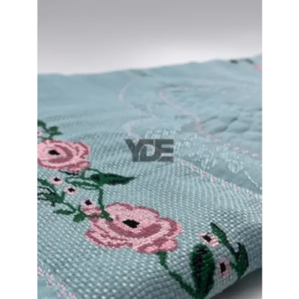  Kanaviçe işlemeli seccade takımı ve havlular