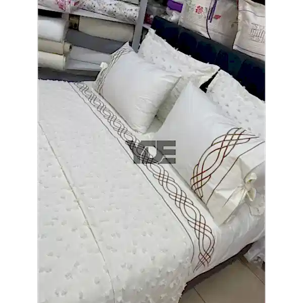 7 Parça Çeyizlik Nakışlı Nevresim Takımı ve Püsküllü Pike Örtüsü