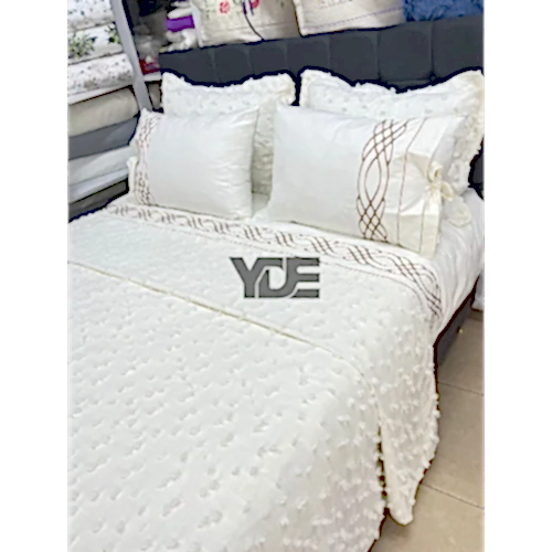 7 Parça Çeyizlik Nakışlı Nevresim Takımı ve Püsküllü Pike Örtüsü Seti