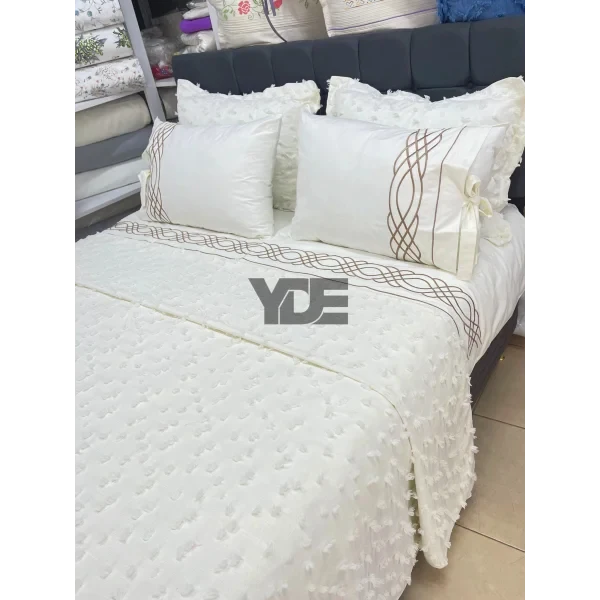 7 Parça Çeyizlik Nakışlı Nevresim Takımı ve Püsküllü Pike Örtüsü