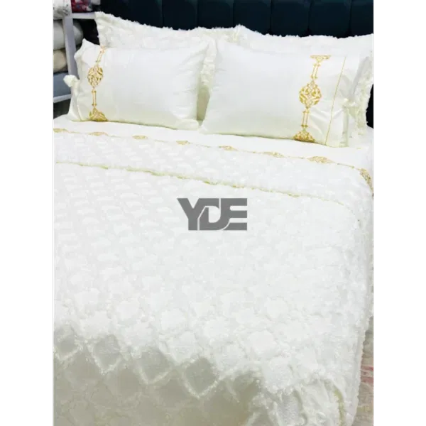 7 Parça Çeyizlik Nakışlı Nevresim Takımı ve Püsküllü Pike Örtüsü