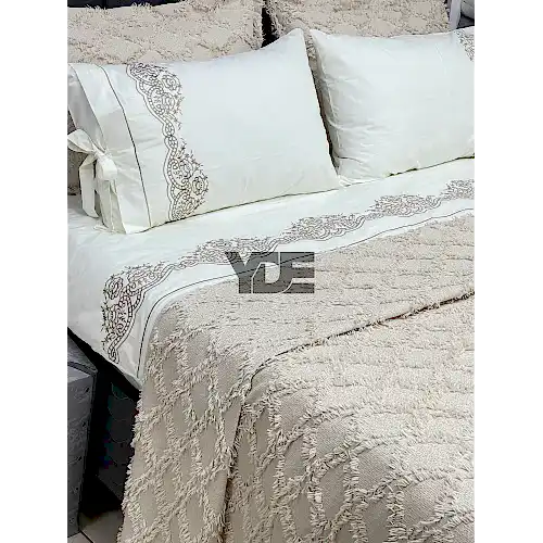 7 Parça Çeyizlik Nakışlı Nevresim Takımı ve Püsküllü Pike Örtüsü Seti